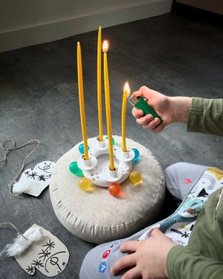 🕯️🕯️ Zapálili jsme druhou adventní svíčku v keramickém svícnu naší výroby. My doma používáme malý adventní svícen na...