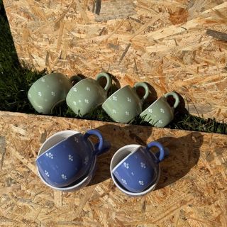 Modrá nebo zelená? Naše hrnečky s autorským dekorem čtyřpuntíku rozzáří každé ráno. Ať už milujete espresso, lungo,...